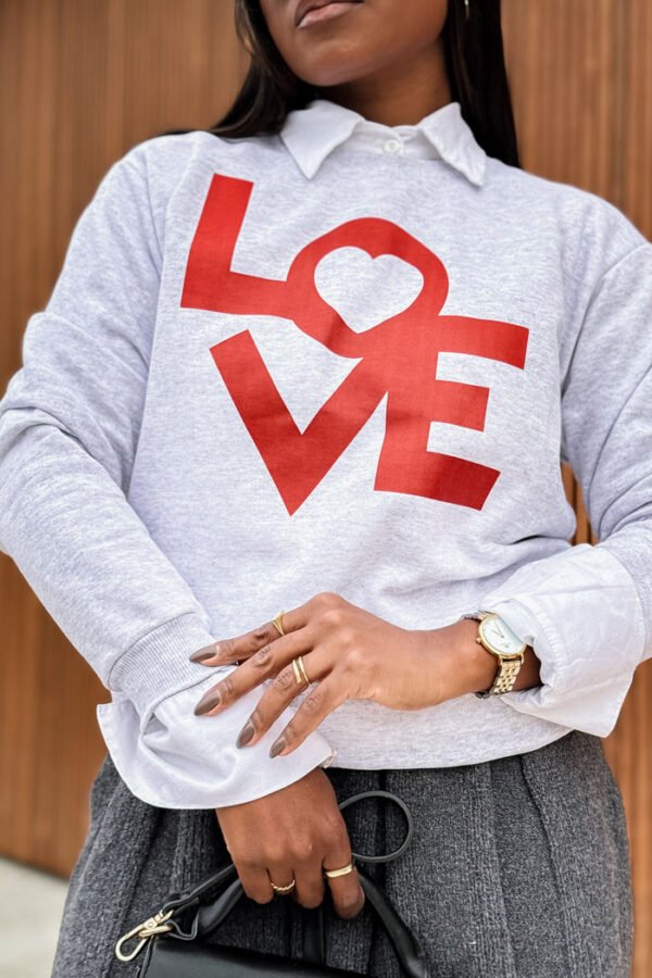Moletom "LOVE Statement" - Conforto, Estilo e Uma Mensagem de Amor!